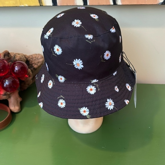Alice + Olivia NWT reversible bucket hat - Picture 1 of 11